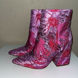 New Gianni Bini Callen Floral Brocade Block Heel Booties in Pink Size 7.5